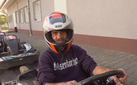 Hartz und herzlich - Tag fĂŒr Tag Benz-Baracken: Michael und Dieter im Duell - Foto: presseportal.de Hartz und herzlich - Tag fĂŒr Tag Benz-Baracken: Michael und Dieter im Duell - Foto: presseportal.de