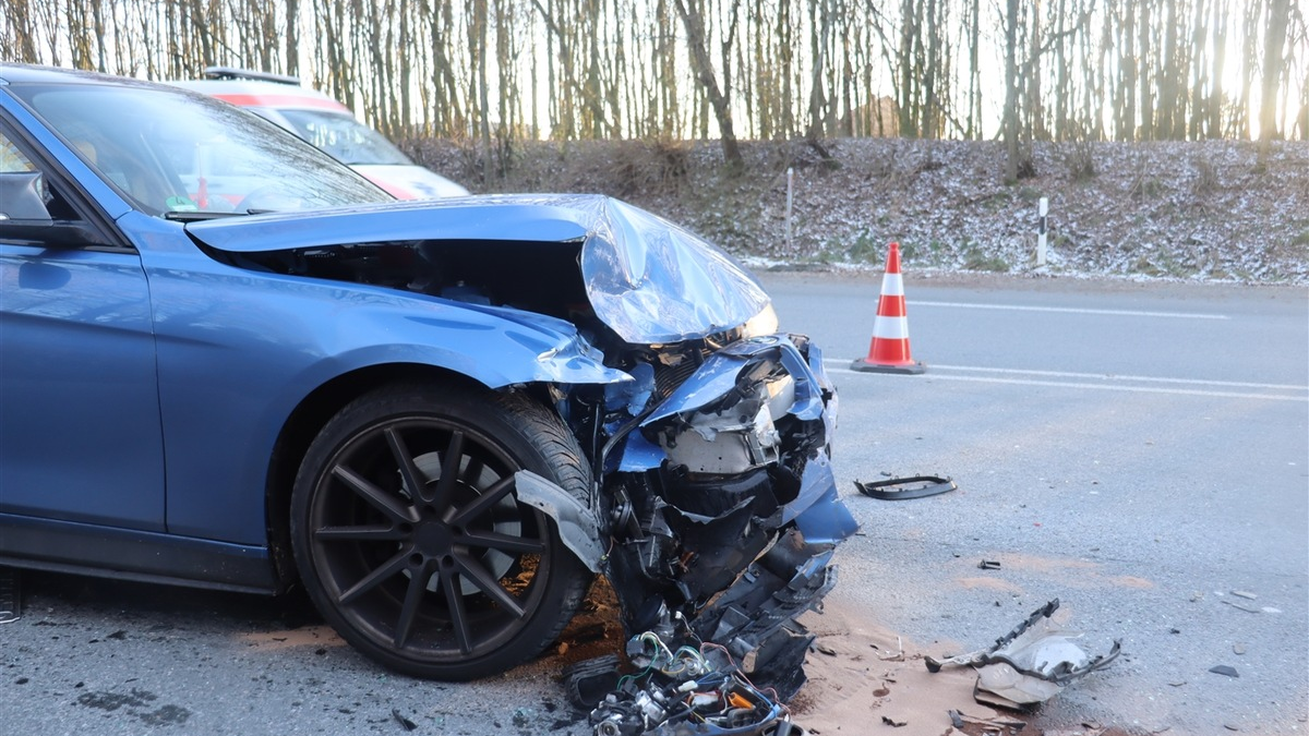 POL-HF: Verkehrsunfall auf Ostwestfalenstraße - Autos ineinandergeschoben - Foto: presseportal.de