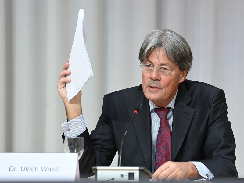 Ulrich Wastl von der Münchner Anwaltskanzlei Westpfahl Spilker Wastl. Die Kanzlei war vom Münchner Erzbistum mit einem Gutachten über Missbrauchsfälle beauftragt worden. (Archivbild) - Foto: Sven Hoppe/dpa POOL/dpa