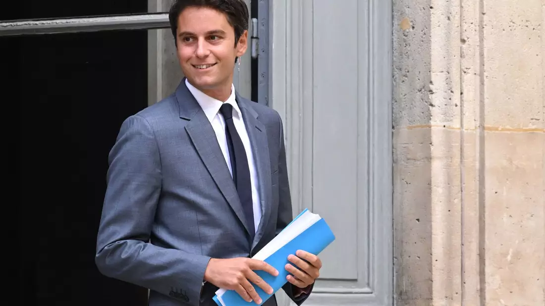 Gabriel Attal war bislang Bildungsminister in Frankreich. Nun wurde er von Präsident Macron zum Premierminister ernannt (Archivbild). - Bild: Bertrand Guay/AFP/dpa