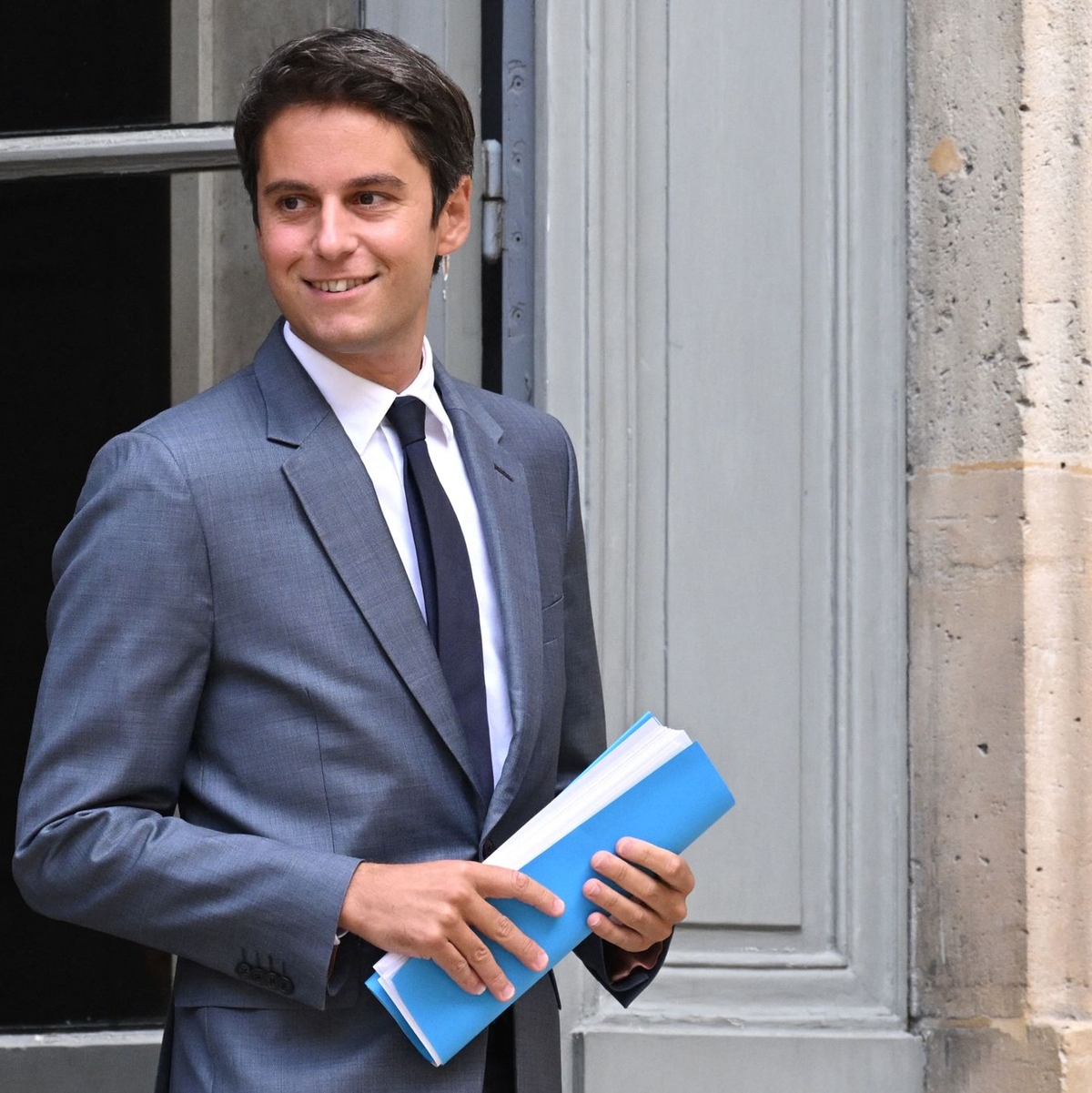 Gabriel Attal war bislang Bildungsminister in Frankreich. Nun wurde er von Präsident Macron zum Premierminister ernannt (Archivbild). - Foto: Bertrand Guay/AFP/dpa