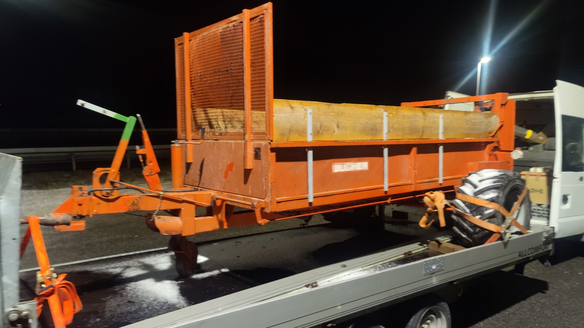 HZA-UL: Erfolgreiche Neujahrswoche - Lindauer Zöllner entdecken unversteuerte PKWs und Maschinen - Foto: presseportal.de