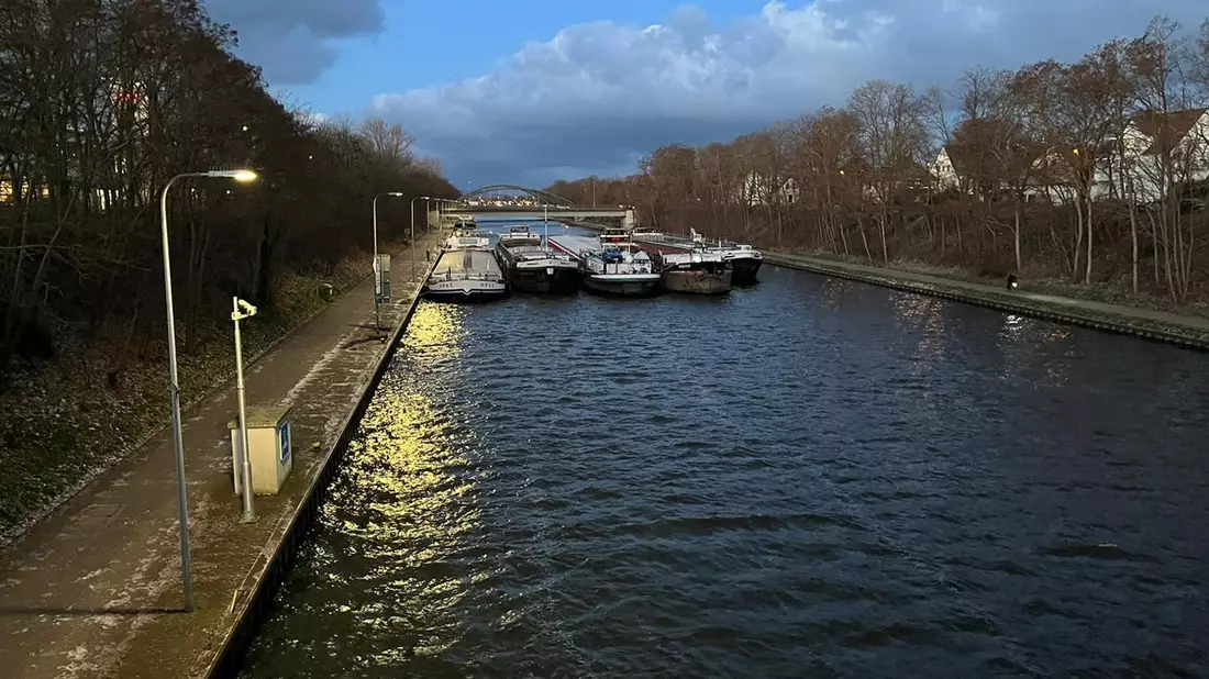 POL-DU: Duisburg/Minden: Binnenschiffer-Protest auf dem Mittellandkanal - Bild: presseportal.de