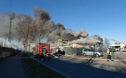 FW-DO: Lagerhalle mit Werkstatt ausgebrannt - Foto: presseportal.de