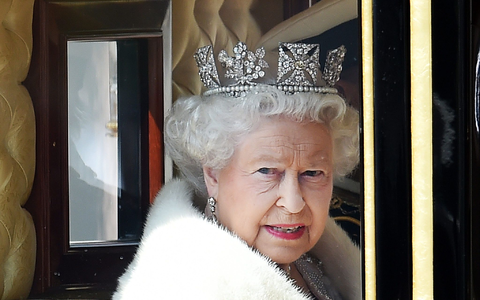 Der angebliche Gehstock von Königin Elizabeth II. hätte einem Mann fast viel Geld eingebracht. - Foto: Andy Rain/EPA/dpa