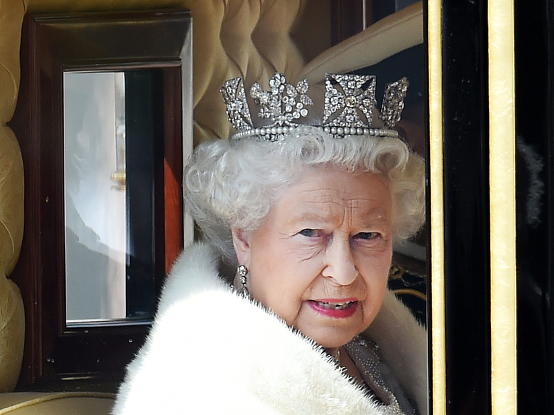 Der angebliche Gehstock von Königin Elizabeth II. hätte einem Mann fast viel Geld eingebracht. - Foto: Andy Rain/EPA/dpa