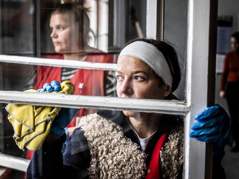 Hannah Herzsprung (r) spielt Jenny von Loeben im Film «15 Jahre». - Foto: Roland Horn/Wild Bunch/dpa