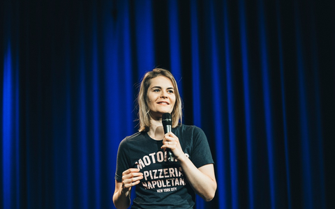 Hazel Brugger: Kennen Sie diese Frau?: Die Schweizer Comedienne präsentiert ihr Soloprogramm in 3sat - Foto: presseportal.de