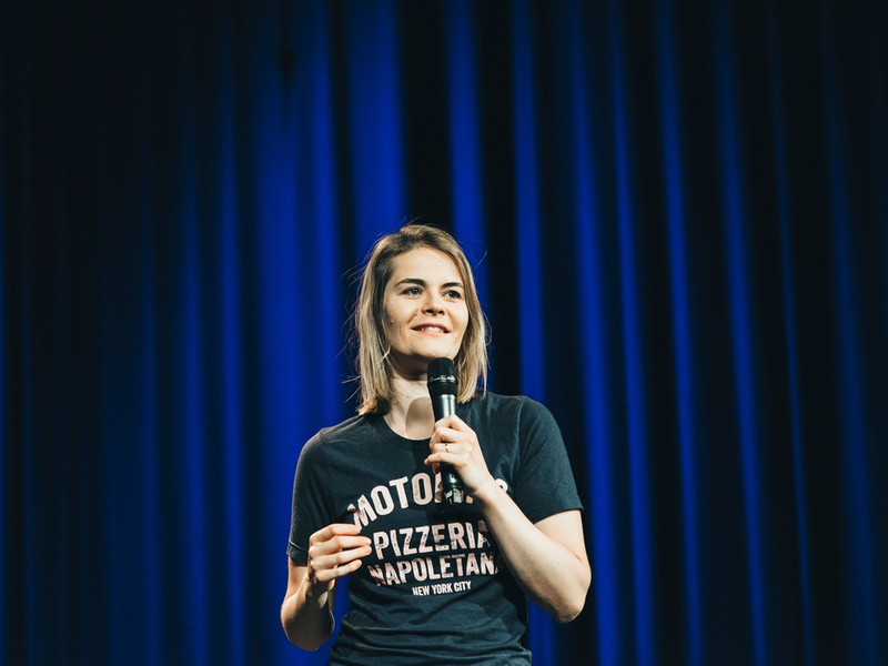 Hazel Brugger: Kennen Sie diese Frau?: Die Schweizer Comedienne präsentiert ihr Soloprogramm in 3sat - Foto: presseportal.de