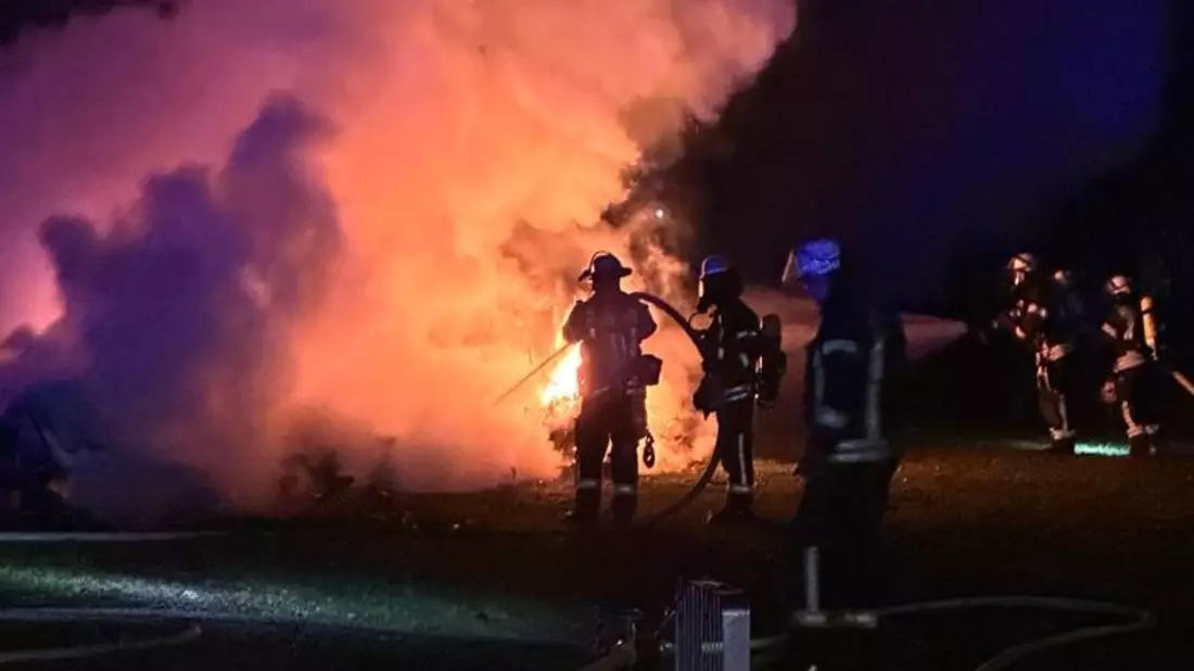 FW-Schermbeck: Brand Wohnwagen - Bild: presseportal.de