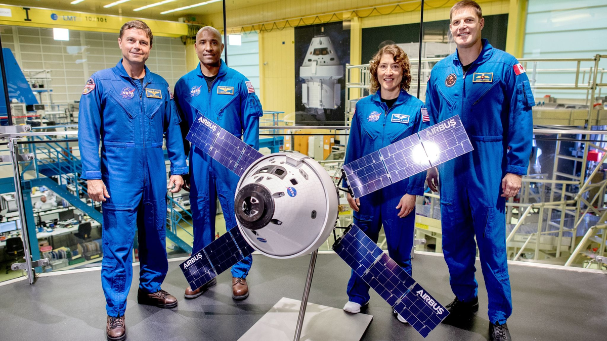 Die Crew-Mitglieder der «Artemis 2»-Mission der US-Raumfahrtbehörde Nasa, Reid Wiseman, Victor Glover, Christina Koch und Jeremy Hansen (v.l.n.r.). - Foto: Hauke-Christian Dittrich/dpa