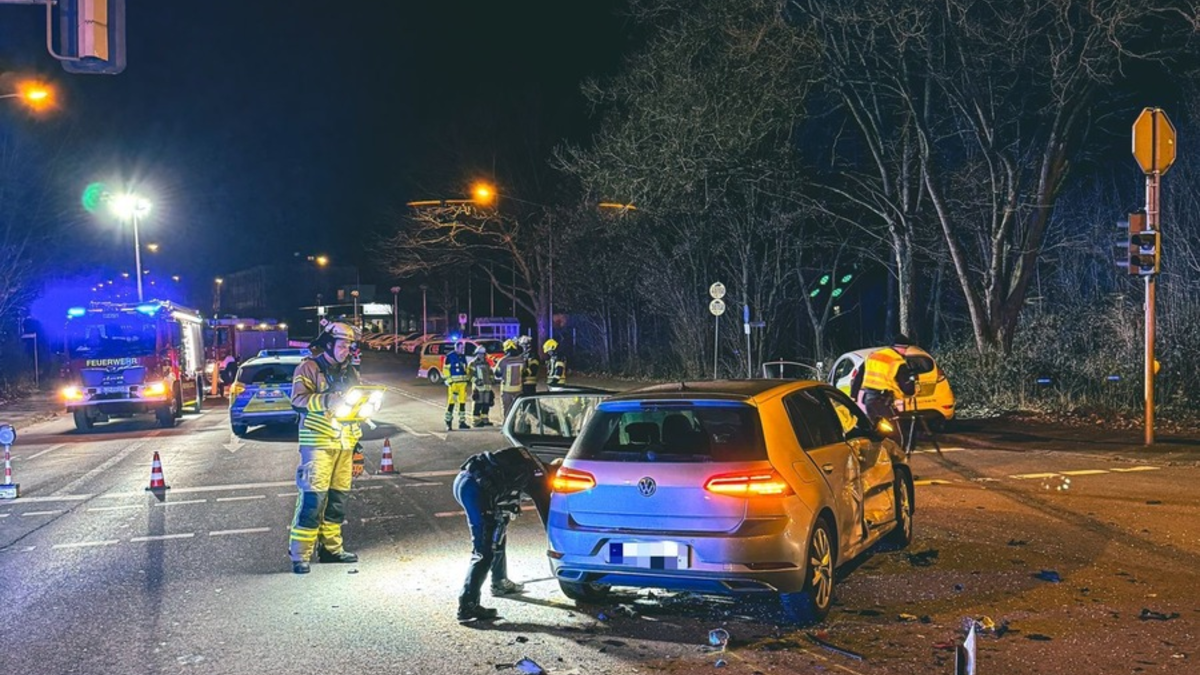FW-DT: Verkehrsunfall mit drei verletzten Personen - Foto: presseportal.de
