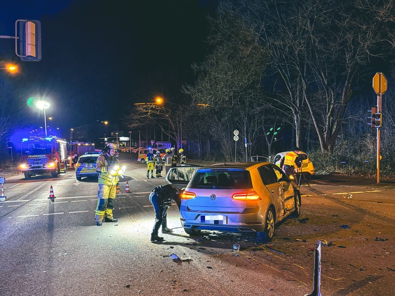 FW-DT: Verkehrsunfall mit drei verletzten Personen - Foto: presseportal.de