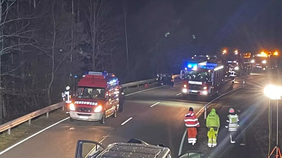 POL-PPWP: Zeitweilige Vollsperrung der B 48 nach Verkehrsunfall - Bild: presseportal.de