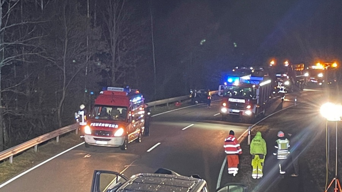 POL-PPWP: Zeitweilige Vollsperrung der B 48 nach Verkehrsunfall - Foto: presseportal.de