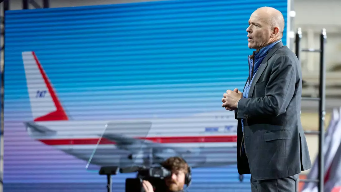 Boeing-Chef Calhoun muss sich im US-Senat auf einen scharfen Ton einstellen. - Bild: John Froschauer/AP/dpa