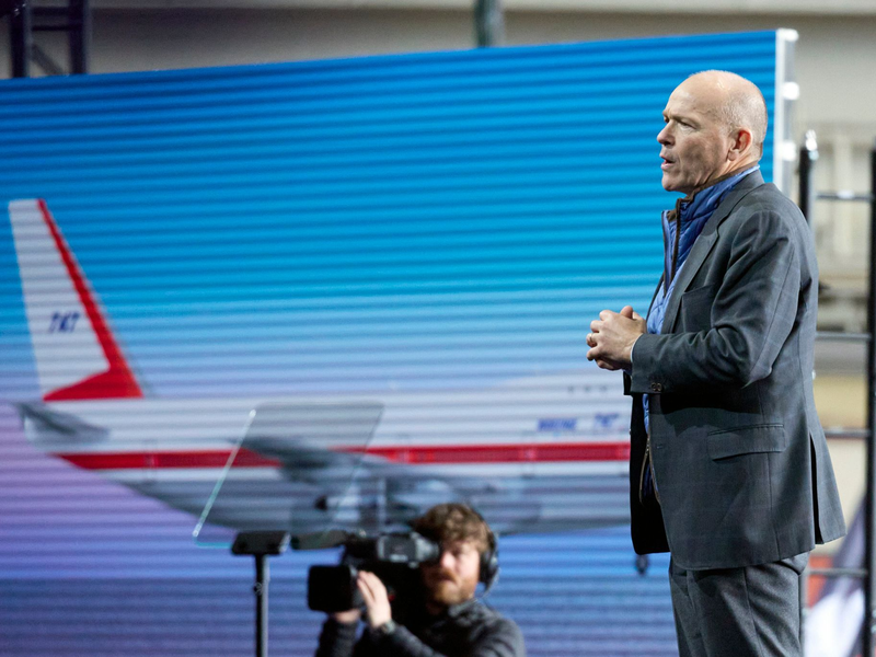 Boeing-Chef Calhoun muss sich im US-Senat auf einen scharfen Ton einstellen. - Foto: John Froschauer/AP/dpa