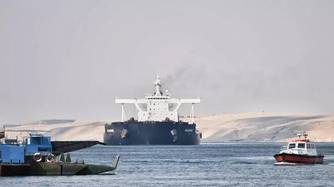 Seit Ausbruch des Gaza-Krieges greifen Huthi-Rebellen immer wieder Schiffe mit angeblich israelischer Verbindung im Roten Meer an. - Bild: Sayed Hassan/dpa