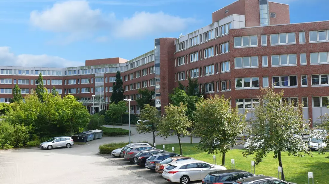 HZA-KI: Medieneinladung: Aufgriff von mehr als 20 Millionen Zigaretten am Lübecker Skandinavienkai durch das Hauptzollamt Kiel - Bild: presseportal.de