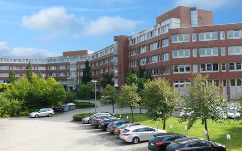 HZA-KI: Medieneinladung: Aufgriff von mehr als 20 Millionen Zigaretten am Lübecker Skandinavienkai durch das Hauptzollamt Kiel - Foto: presseportal.de