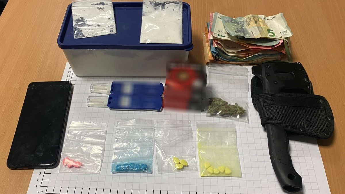 BPOL NRW: Bunter Strauß an Drogen - Bundespolizei nimmt mutmaßlichen Drogendealer fest - Foto: presseportal.de