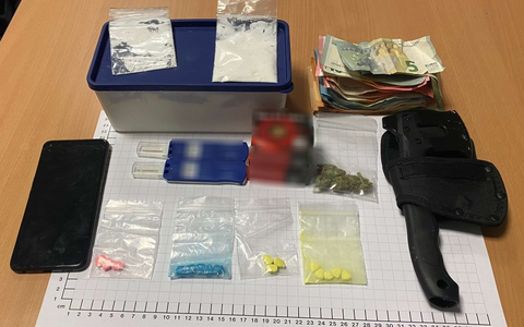 BPOL NRW: Bunter Strauß an Drogen - Bundespolizei nimmt mutmaßlichen Drogendealer fest - Foto: presseportal.de