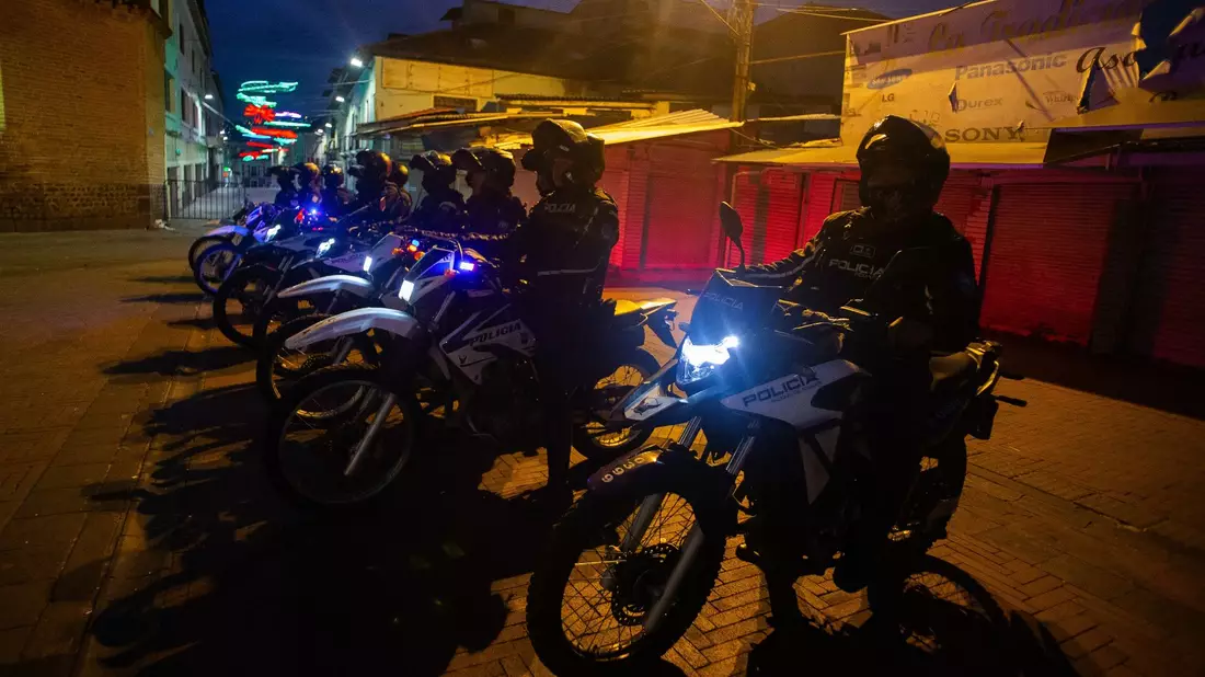 Die Polizei zeigt Präsenz auf den Straßen der Hauptstadt. - Bild: Juan Diego Montenegro/dpa