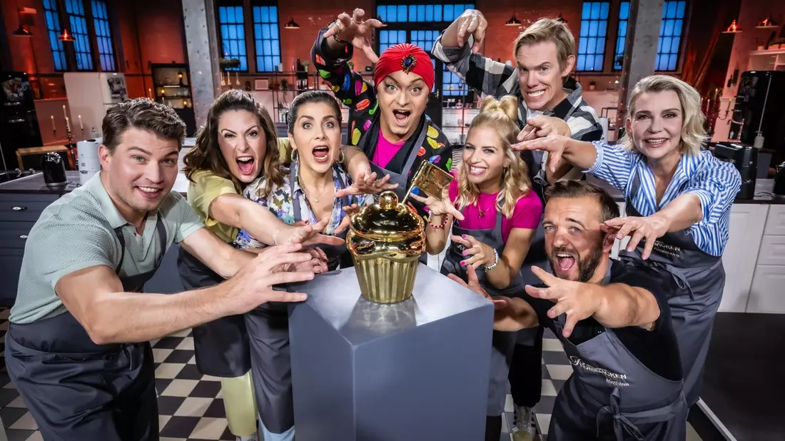 Raúl Richter Madita van Hülsen Panagiota Petridou Julian F.M. Stoeckel Susan Sideropoulos Simon Gosejohann Mathias Mester Alexandra Rietz Das große Promibacken - Bild: SAT.1/Claudius Pflug, presseportal.de