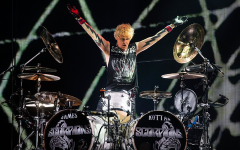 James Kottak bei einem Auftritt der Scorpions in Paris (2015). - Foto: Etienne Laurent/EPA/dpa