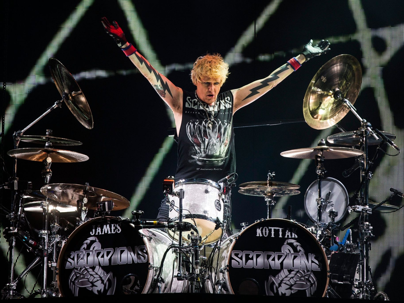 James Kottak bei einem Auftritt der Scorpions in Paris (2015). - Foto: Etienne Laurent/EPA/dpa