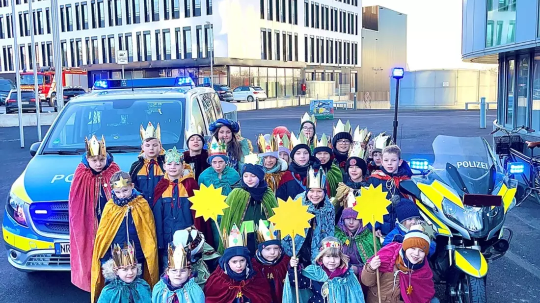 POL-ME: Polizei erhielt den Segen der Sternsinger - Mettmann - 2401041 - Bild: presseportal.de