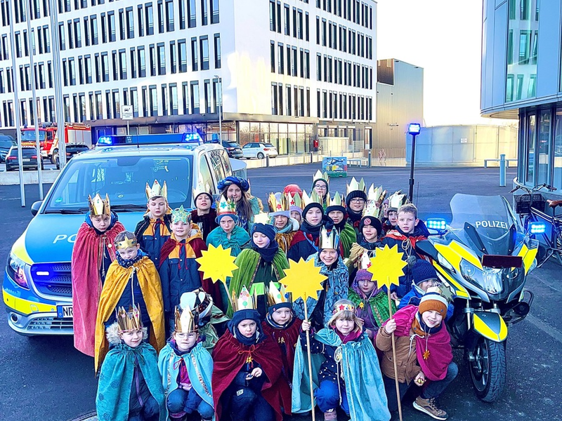 POL-ME: Polizei erhielt den Segen der Sternsinger - Mettmann - 2401041 - Foto: presseportal.de