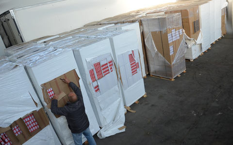 HZA-KI: Zoll stellt über 20 Millionen Stück unversteuerte Zigaretten sicher - Foto: presseportal.de