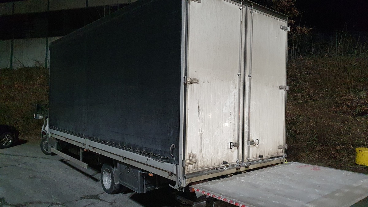 POL-OS: Bissendorf/Georgsmarienhütte: Mit 128% Überladung auf der Autobahn unterwegs - Polizei zog Kleintransporter aus dem Verkehr (Foto) - Foto: presseportal.de