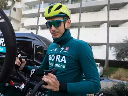 Lennard Kamna startet zu einer Trainingseinheit während des Wintercamps des Radsportteams Bora-hansgrohe auf Mallorca. - Foto: Clara Margais/dpa