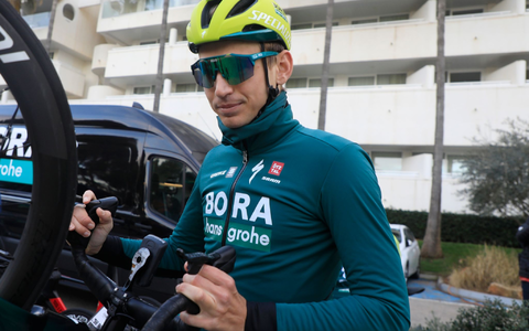 Dieses Jahr wird es nichts mehr mit einer Grand Tour. Doch sein Rennstall möchte Lennard KÀmna im nÀchsten Jahr an den Start bringen - mit neuem Vertrag. - Foto: Clara Margais/dpa Dieses Jahr wird es nichts mehr mit einer Grand Tour. Doch sein Rennstall möchte Lennard KÀmna im nÀchsten Jahr an den Start bringen - mit neuem Vertrag. - Foto: Clara Margais/dpa