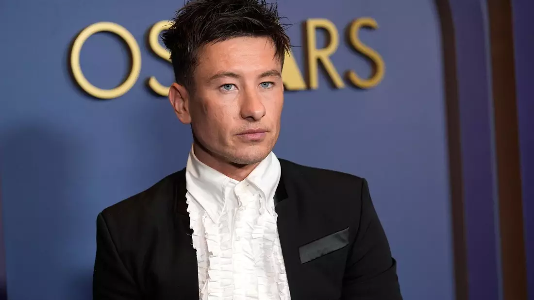 Barry Keoghan kommt zur Verleihung der Ehren-Oscars ins Dolby Theatre in Los Angeles. - Bild: Chris Pizzello/Invision/AP/dpa