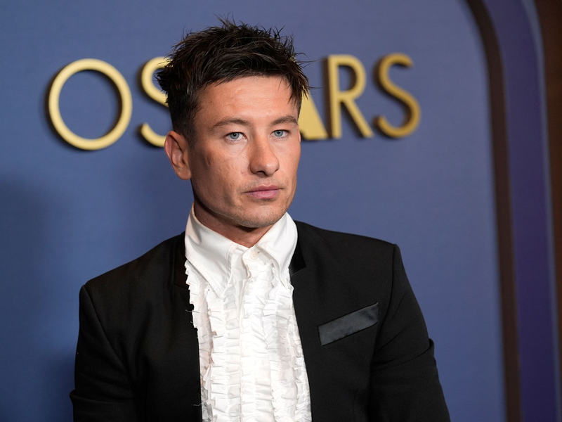 Barry Keoghan kommt zur Verleihung der Ehren-Oscars ins Dolby Theatre in Los Angeles. - Foto: Chris Pizzello/Invision/AP/dpa