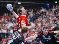 Mathias Gidsel (am Ball) strebt mit Dänemark bei der EM den dritten Titelgewinn nach 2008 und 2012 an. - Foto: Bo Amstrup/Ritzau Scanpix/AP/dpa