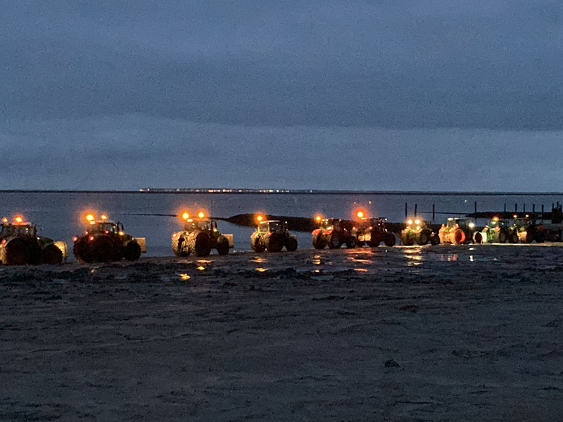 Wütende Bauern hinderten Vizekanzler Robert Habeck (Grüne) in Schlüttsiel am Verlassen einer Fähre. - Foto: Hagen Wohlfahrt/Schleswig-Holsteinischer Zeitungsverlag/dpa