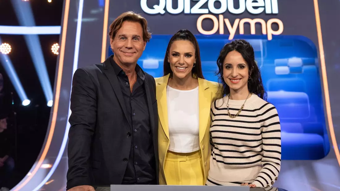 Der Alte gegen den Quizduell-Olymp: Thomas Heinze und Stephanie Stumph bei Esther Sedlaczek / Quizduell-Olymp am Freitag, 12. Januar, 18:50 Uhr im Ersten - Bild: presseportal.de