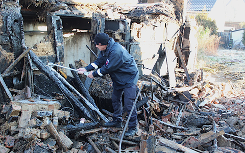 POL-HM: Brand eines Wohn- und Nebengebäudes in Eimbeckhausen - Foto: presseportal.de
