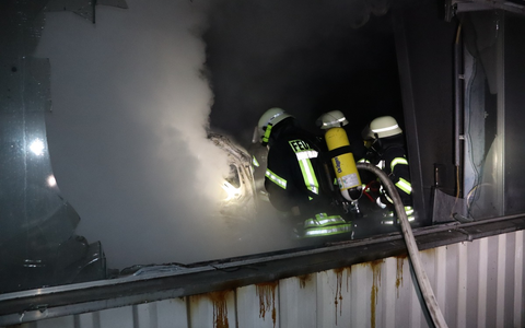 FFW Schiffdorf: Aufmerksamer Passant und schnelles Eingreifen verhindern Großfeuer in Schiffdorfer Gewerbegebiet - Foto: presseportal.de