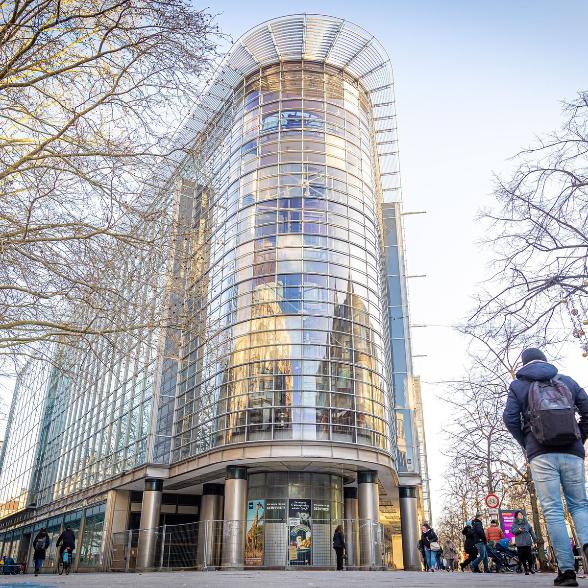 Eine geschlossene Galeria Karstadt Kaufhof Filiale in Hannover. - Foto: Moritz Frankenberg/dpa