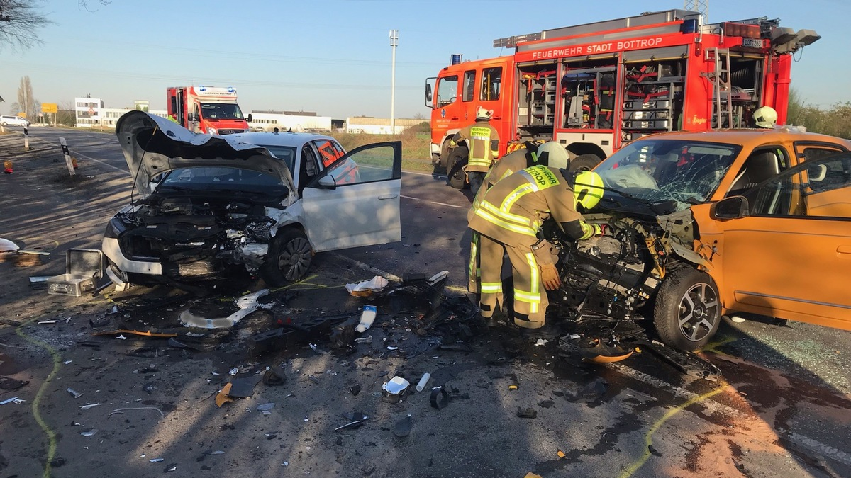 FW-BOT: Verkehrsunfall mit 3 Schwerverletzten in Grafenwald - Foto: presseportal.de