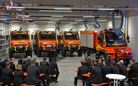 FW Stuttgart: Vier neue Sonderfahrzeuge fĂŒr WaldbrĂ€nde, Hilfeleistungen und den Katastrophenschutz an die Feuerwehr Stuttgart ĂŒbergeben - Foto: presseportal.de FW Stuttgart: Vier neue Sonderfahrzeuge fĂŒr WaldbrĂ€nde, Hilfeleistungen und den Katastrophenschutz an die Feuerwehr Stuttgart ĂŒbergeben - Foto: presseportal.de