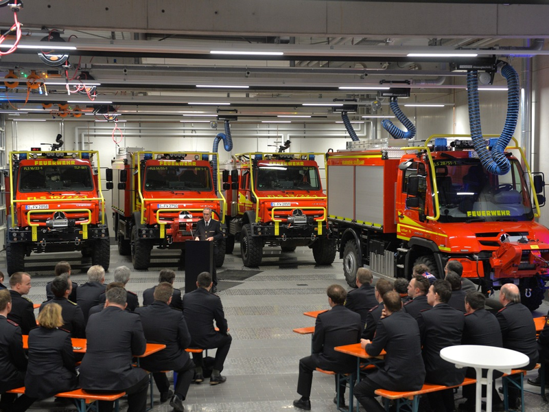 FW Stuttgart: Vier neue Sonderfahrzeuge für Waldbrände, Hilfeleistungen und den Katastrophenschutz an die Feuerwehr Stuttgart übergeben - Foto: presseportal.de