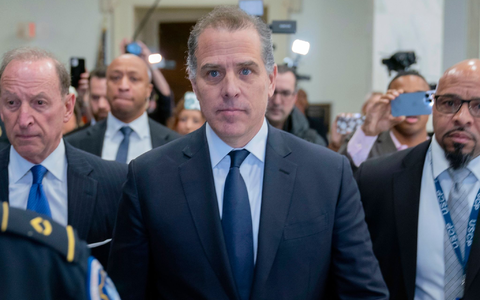 Hunter Biden (M) verlässt eine Anhörung des House Oversight Committee. - Foto: Jose Luis Magana/FR159526 AP /dpa