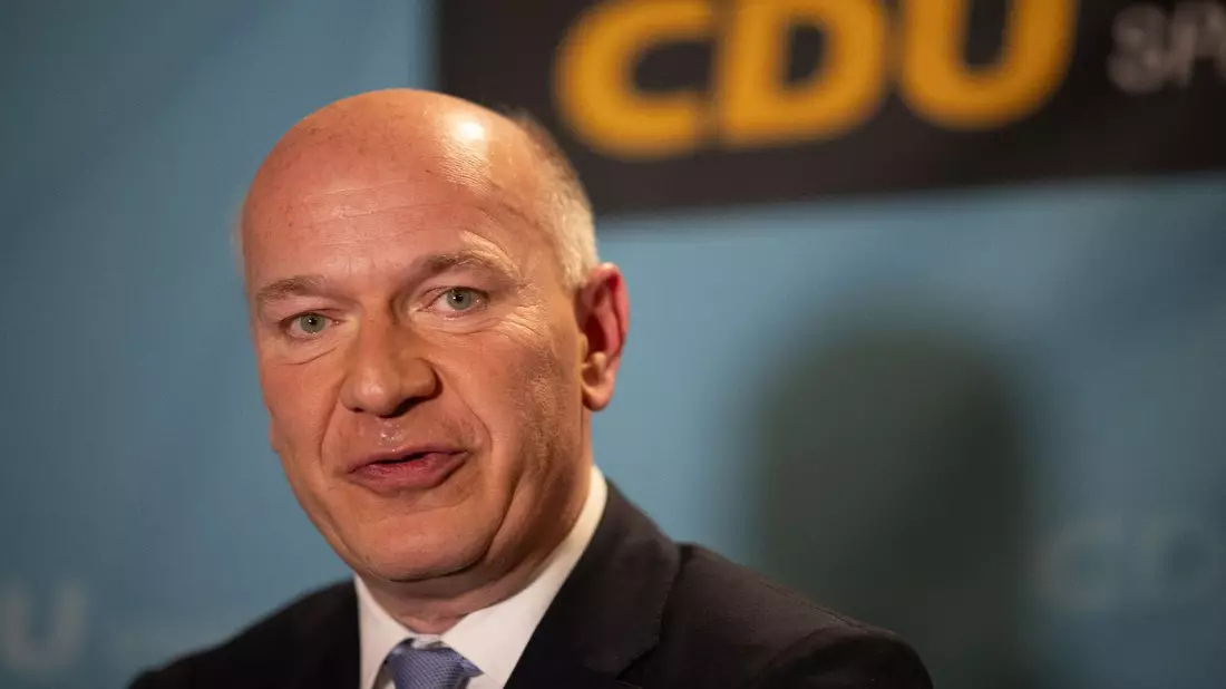 Berlins Regierender Bürgermeister Kai Wegner (CDU) ist im Herbst 2023 eine Beziehung mit Bildungssenatorin Katharina Günther-Wünsch eingegangen. - Bild: Sebastian Christoph Gollnow/dpa