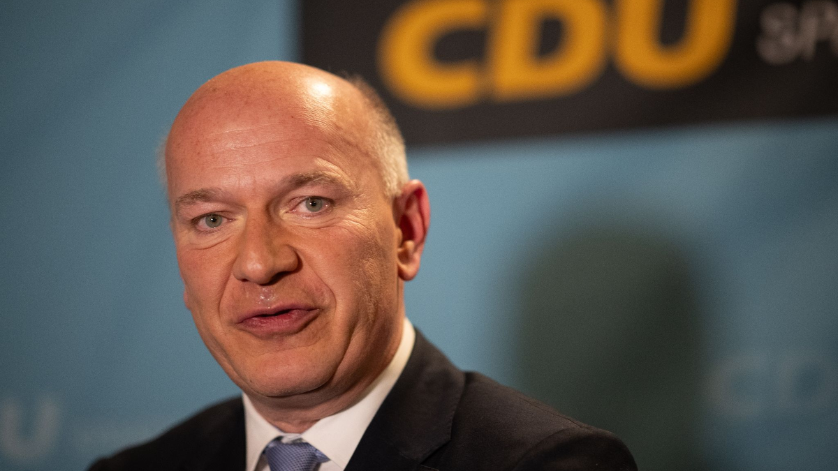 Berlins Regierender Bürgermeister Kai Wegner (CDU) ist im Herbst 2023 eine Beziehung mit Bildungssenatorin Katharina Günther-Wünsch eingegangen. - Foto: Sebastian Christoph Gollnow/dpa